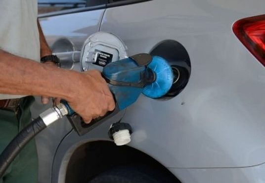 Gasolina fecha março com aumento de 6% e média de R$ 7,32