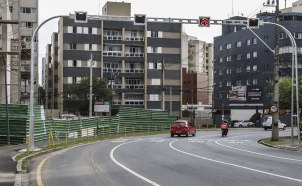 Reduzir o limite de velocidade piora os congestionamentos? Veja a resposta!