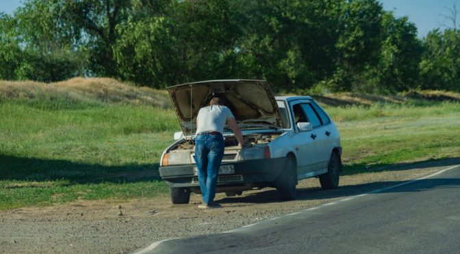 Seu carro quebrou na estrada? Saiba como proceder para não ficar parado