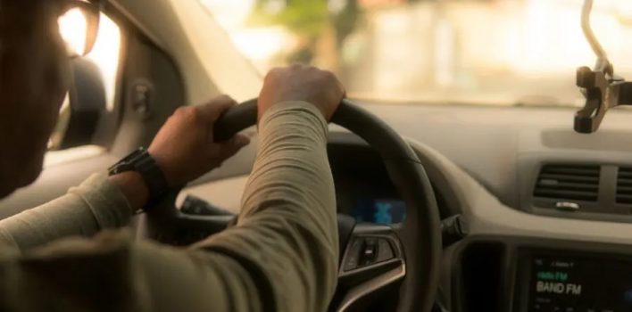 Motorista profissional que não insere EAR na CNH pode ser multado. Veja as mudanças!